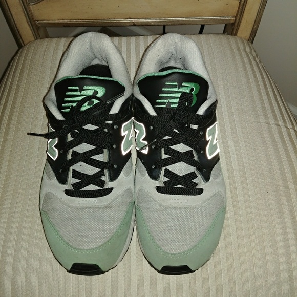 Ladies New Balance Running Shoes - Picture 2 of 4